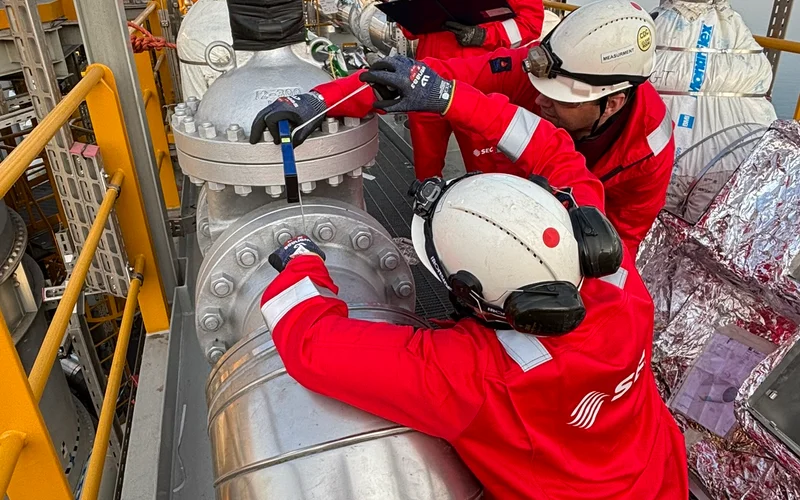 Insulation surveying specialists taking measurements on the Petrojarl Rosebank FPSO during upgrade works at Drydocks World Dubai